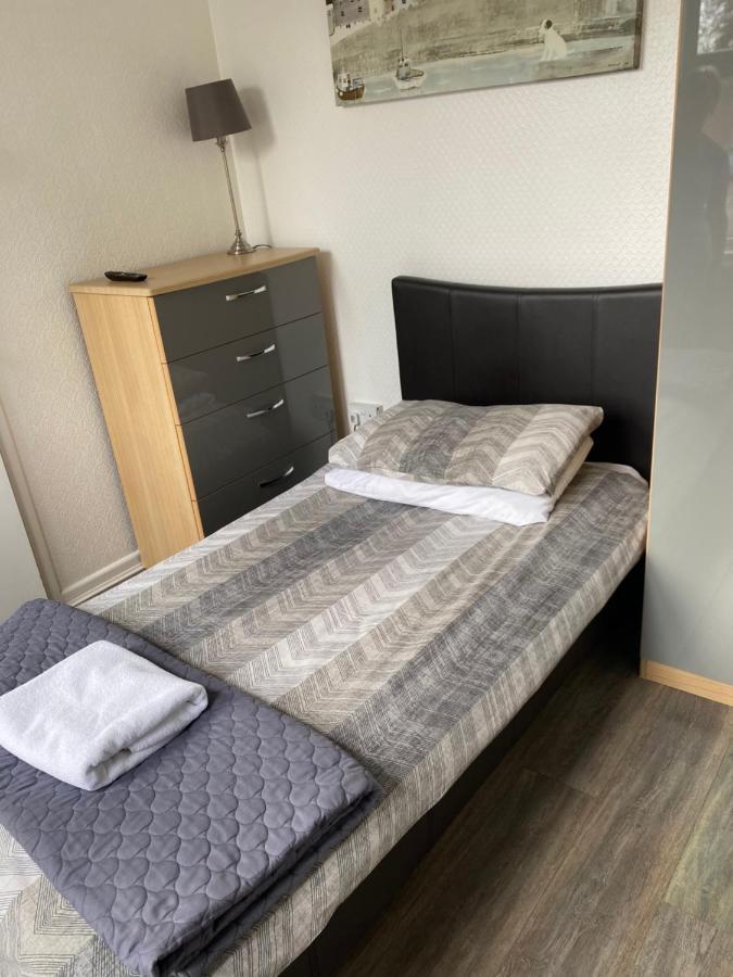The Silverdale . Farnborough  Exteriör bild